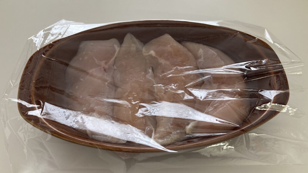 レンジで加熱する前の鶏ささみ